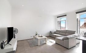 Traditional 3 Bedroom Apartment